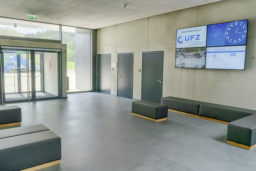 UFZ - Eingangsbereich mit Infomonitor